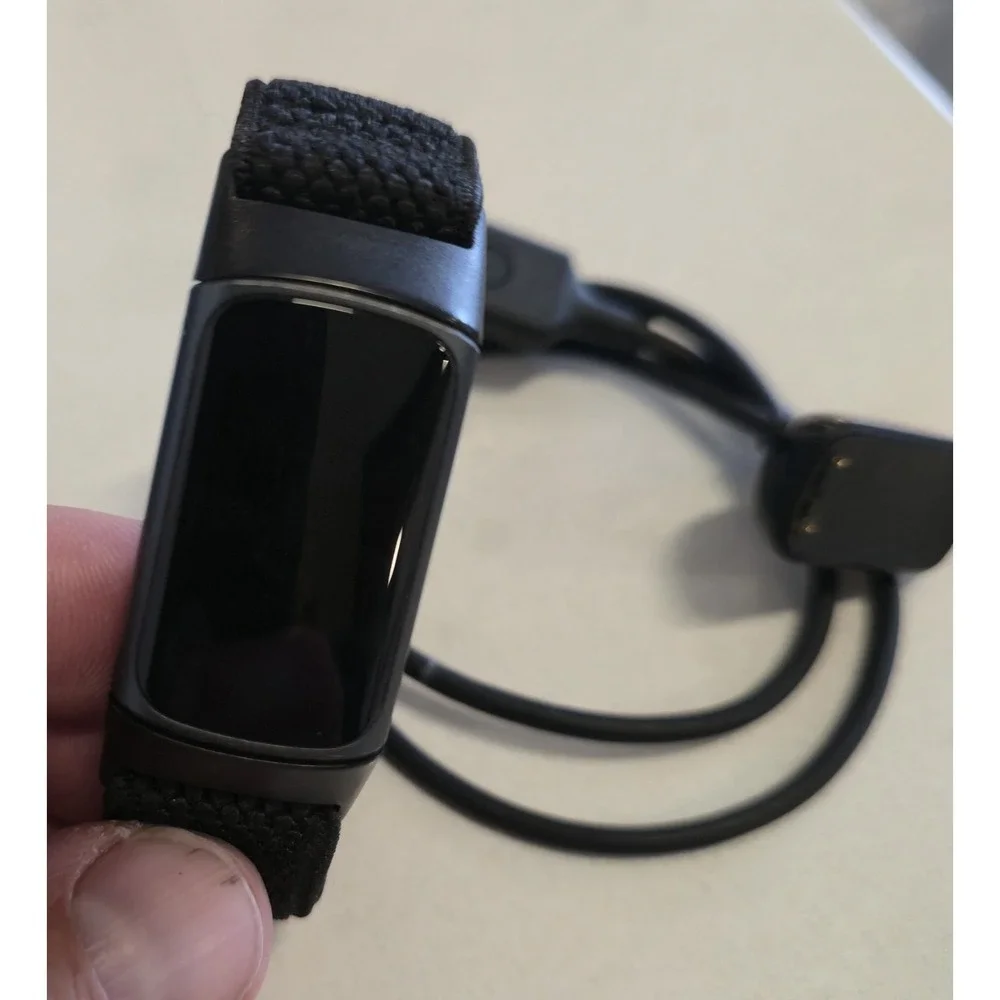 Fitbit Charge‎ 5 w/ Charger - works - tested